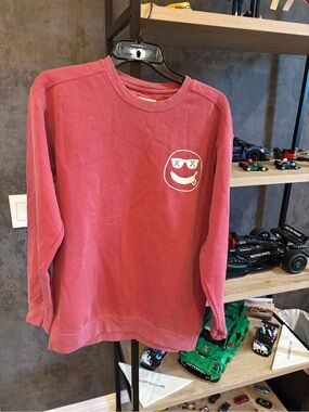 JOHNNY BANANAS Long-Sleeve Crewneck Sweatshirt in Dusty Rose with Smile Graphic